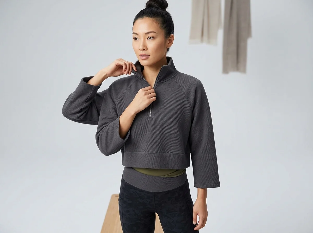 Cropped sweatshirt with shorter hem for yoga and lifestyle